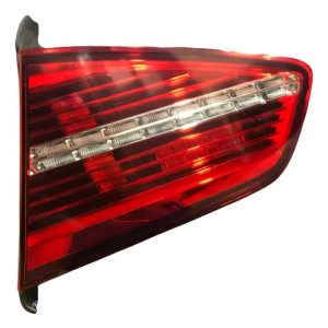 Lanterna Direita Tampa Traseira Volkswagen Passat 2018 Direi Direito/passageiro Vermelho