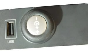 Conector Usb - Aux - 12v Jaguar Xf Xfr 2012 2013