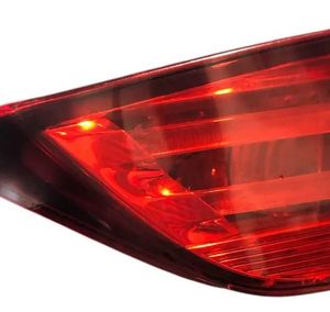 Lanterna Tampa Traseira Direita Bmw X1 6cc 2011 Direito/passageiro Vermelho