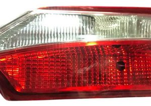 Lanterna Tampa Traseira Direita Toyota Corolla 2017 Direito/passageiro Vermelha